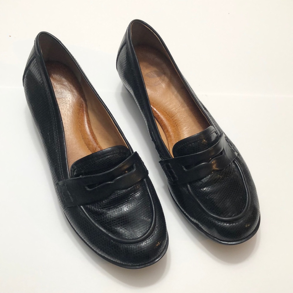 Nurture Mirian Black Round Toe Snakeskin Leather Flat Loafer size 8.5 M